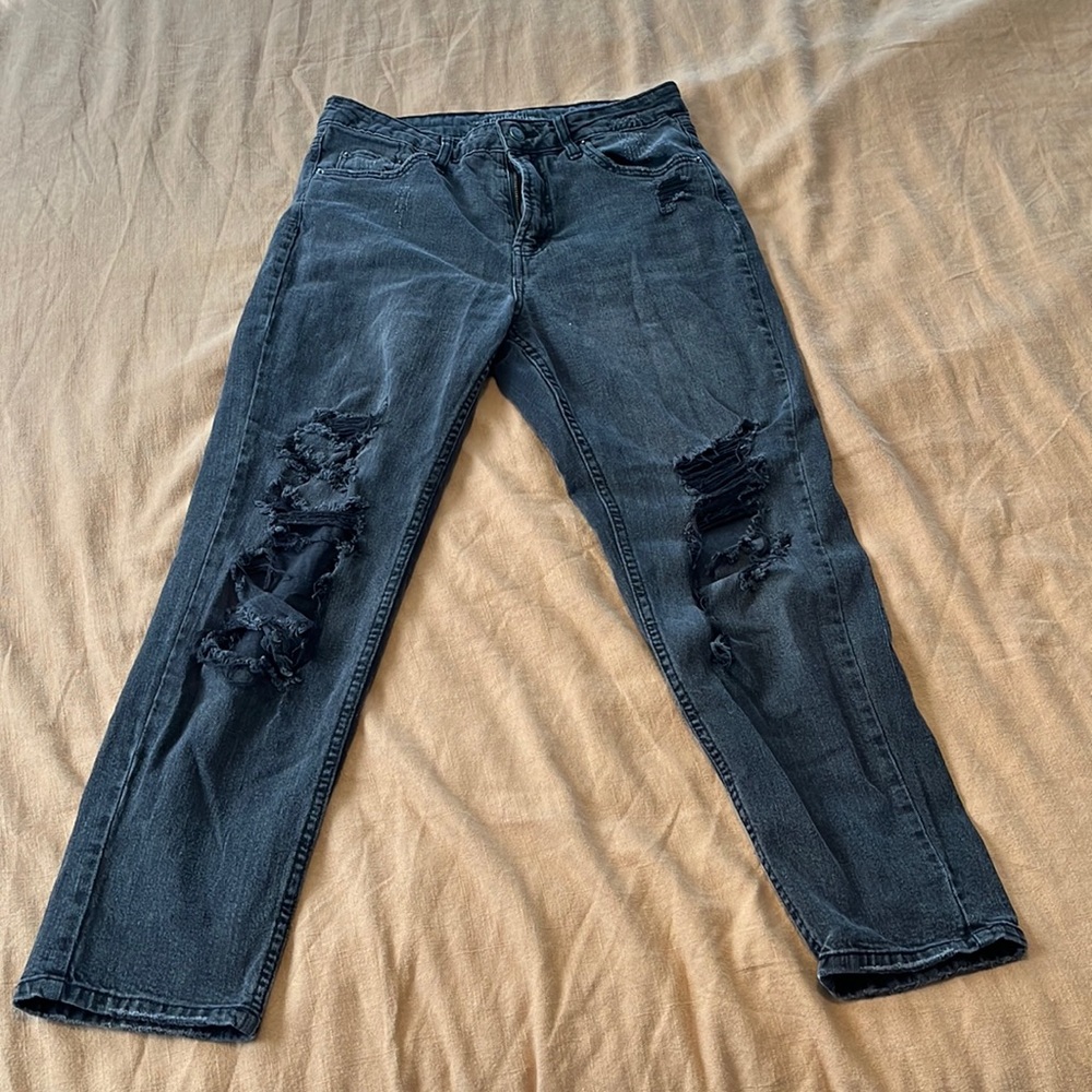 Distressed high waisted jeans